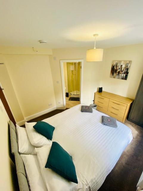 Cannock House ~ 4 Bedrooms All With Ensuite. Rugeley Extérieur photo