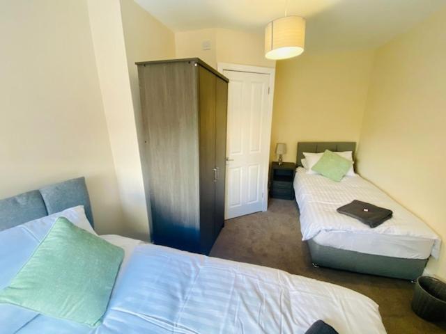 Cannock House ~ 4 Bedrooms All With Ensuite. Rugeley Extérieur photo