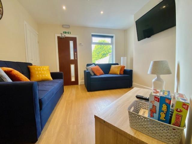 Cannock House ~ 4 Bedrooms All With Ensuite. Rugeley Extérieur photo