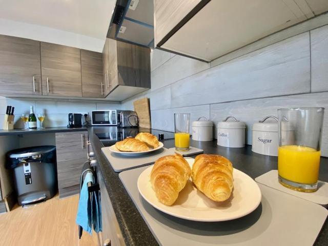 Cannock House ~ 4 Bedrooms All With Ensuite. Rugeley Extérieur photo