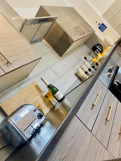 Cannock House ~ 4 Bedrooms All With Ensuite. Rugeley Extérieur photo