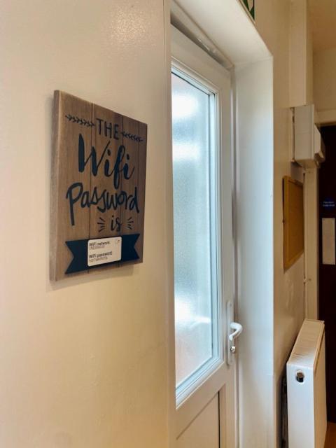 Cannock House ~ 4 Bedrooms All With Ensuite. Rugeley Extérieur photo