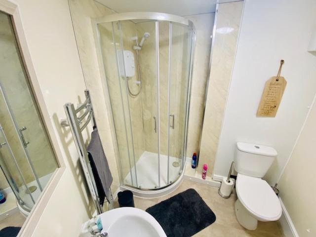 Cannock House ~ 4 Bedrooms All With Ensuite. Rugeley Extérieur photo